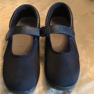 DREW Mary Jane style shoes size 9WW